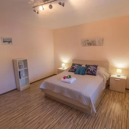 Mirela Holiday home *