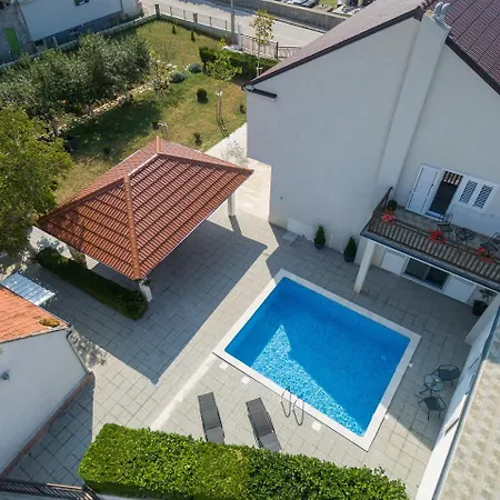 Mirela Dom wakacyjny *